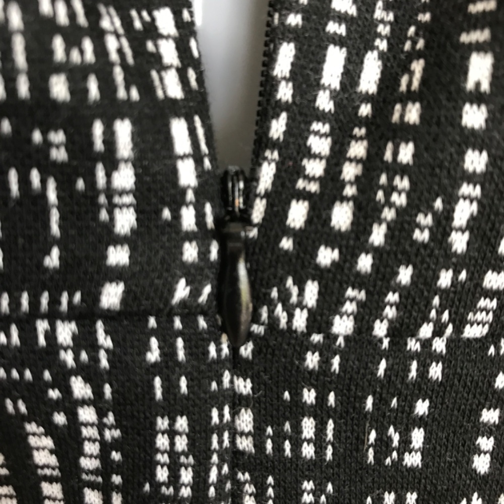 Calvin Klein Women’s Black & White Geometric Sleeveless Dress - Picture 13 of 14